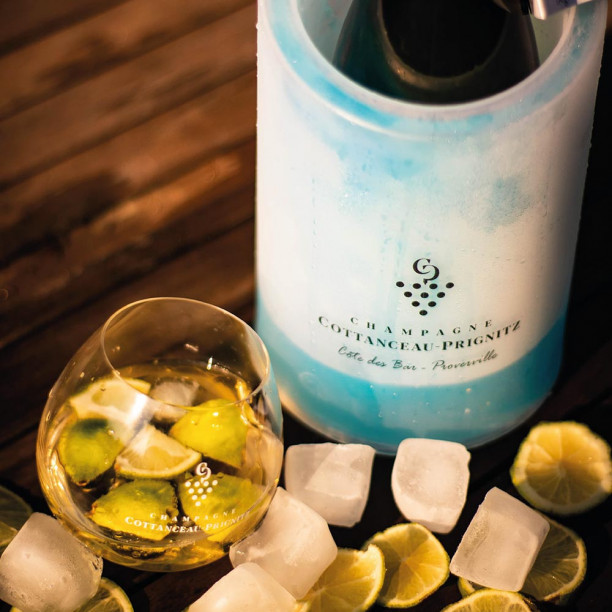 Champagne COTTANCEAU-PRIGNITZ demi-sec ICE BY CP, champagne cocktail avec glaçons Champagne COTTANCEAU-PRIGNITZ demi-sec ICE BY CP, champagne cocktail avec glaçons